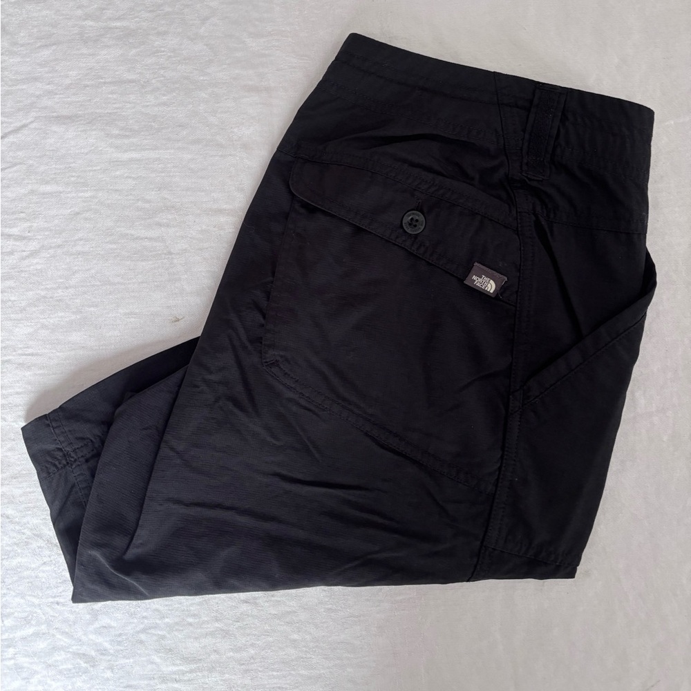 Women’s The North Face Black Button Front Size 12 Long Short